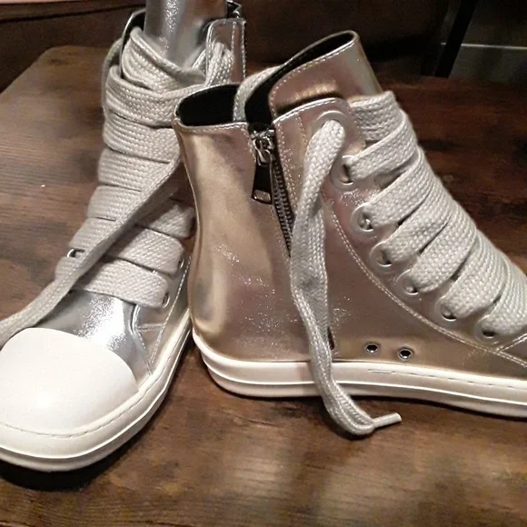 NWOT Women's Sz 9 Gold & Silver Lace Up Zipper Boot - Picture 3 of 10